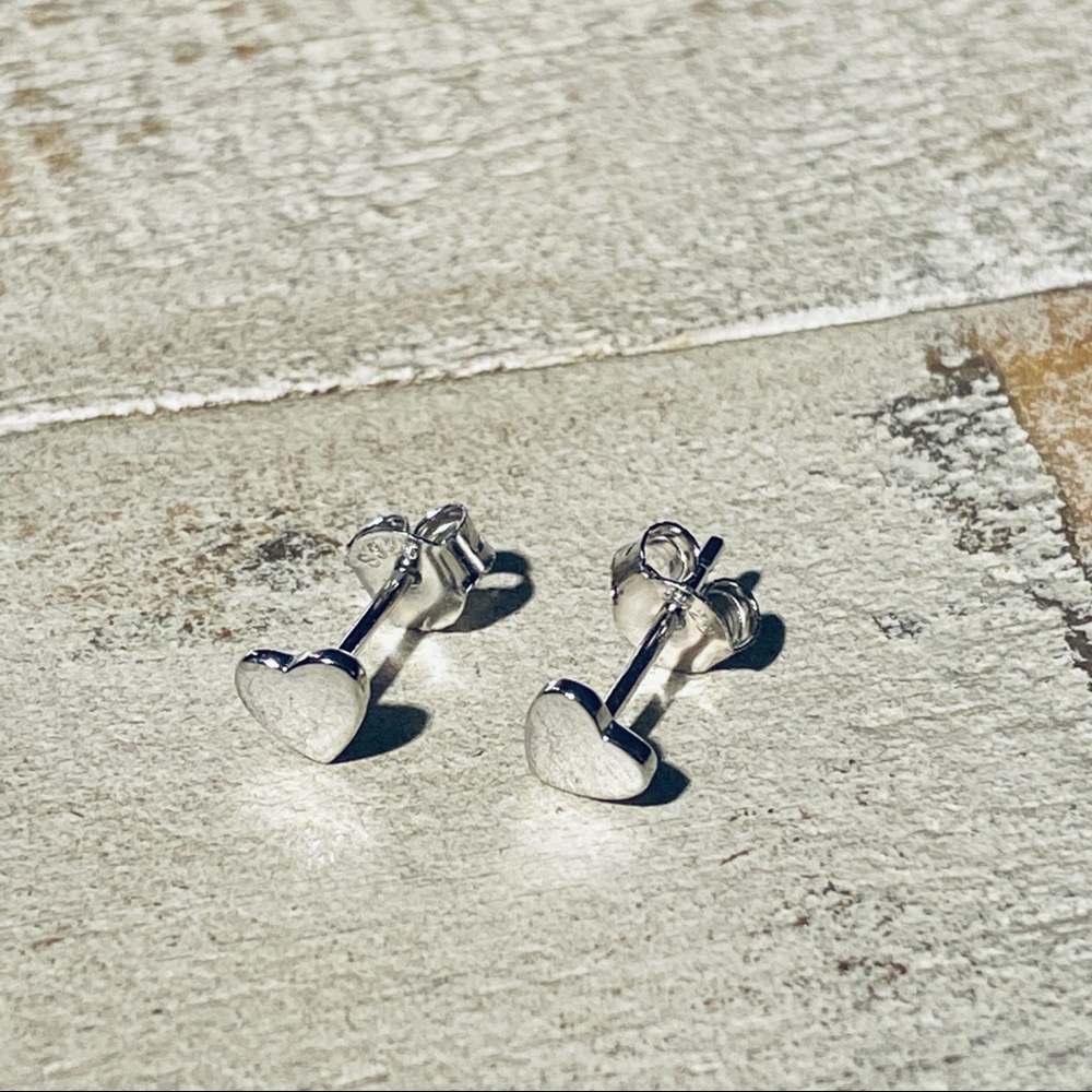 S925 Sterling Silver Heart Studs Posts Earrings - Picture 3 of 6